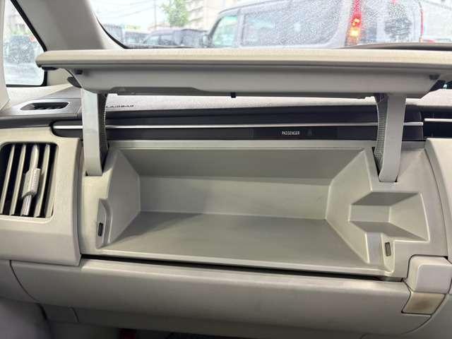 プリウス Ｓツーリングセレクション　禁煙　ナビＴＶ　Ｂカメラ　ＥＴＣ　スマキ―　エアロ（32枚目）