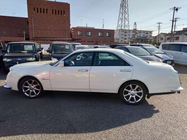 ガリュー 　禁煙　左ハンドル　ＲＲ仕様　Ｖ８　ＥＴＣ　黒革　サンルーフ　アルミ（3枚目）