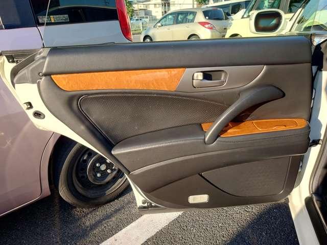 ガリュー 　禁煙　左ハンドル　ＲＲ仕様　Ｖ８　ＥＴＣ　黒革　サンルーフ　アルミ（20枚目）