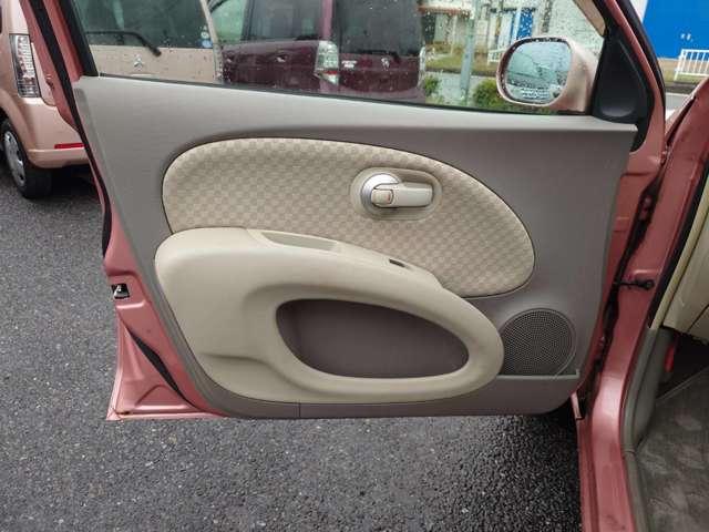 タイヤの山は部山あります！☆ＭＥＧＡ級展示場在庫１８０台以上！☆軽自動車コーナー、コンパクト車コーナー、１ＢＯＸ＆ステーションワゴンコーナー、輸入車コーナーずらりとご用意しております♪