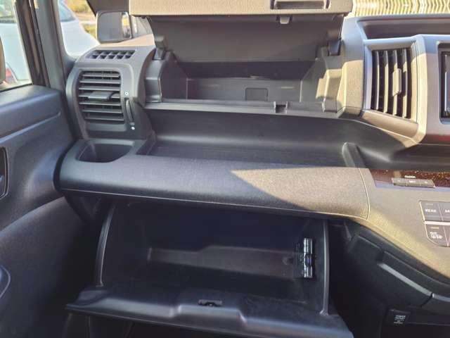 ステップワゴンスパーダ Ｚ　禁煙　ナビＴＶ　Ｂカメ　スマキ―　両電スラ　ＥＴＣ　ＤＶＤ　フグ　アルミ　保証付き（32枚目）