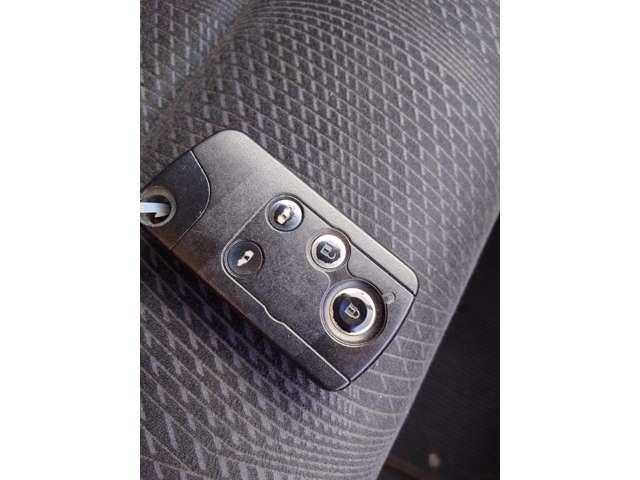 ステップワゴンスパーダ Ｚ　禁煙　ナビＴＶ　Ｂカメ　スマキ―　両電スラ　ＥＴＣ　ＤＶＤ　フグ　アルミ　保証付き（42枚目）