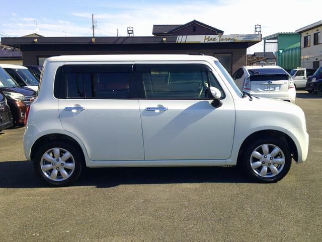 アルトラパン Ｘセレクション　フルセグナビ　ドアーミラーウインカー　バックカメラ　プッシュスタート　シートヒーター（8枚目）