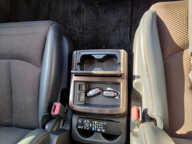 エルグランド ２５０ハイウェイスター　ナビ　フルセグＴＶ　ＤＶＤ　マルチビューカメラ　ＢＬＵＥＴＯＯＴＨ　タバコ臭無し　インテリキー２個　プッシュスタート　両側パワスラ　ＥＴＣ　盗難防止システム　ＨＩＤヘッドライト（37枚目）