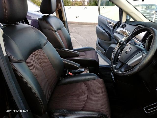 エルグランド ２５０ハイウェイスター　ナビ　フルセグＴＶ　アラウンドビューカメラ　新品タイヤ　後部モニター　ＤＶＤ　ＢＬＵＥＴＯＯＴＨ　両側パワスラ　インテリキー　プッシュスタート　コーナーセンサー　ＨＩＤヘッドライト（13枚目）