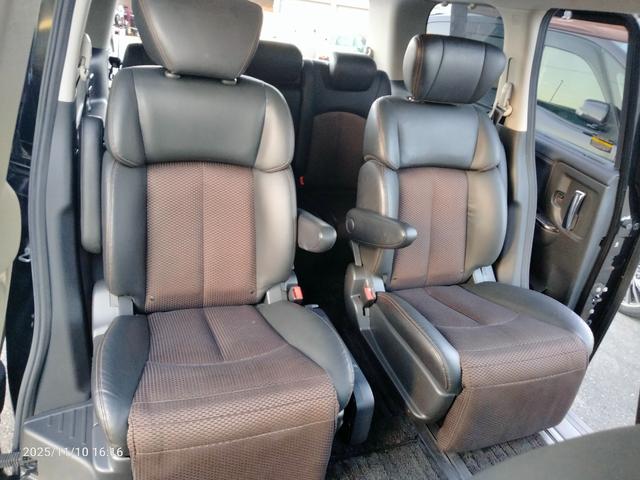 エルグランド ２５０ハイウェイスター　ナビ　フルセグＴＶ　アラウンドビューカメラ　新品タイヤ　後部モニター　ＤＶＤ　ＢＬＵＥＴＯＯＴＨ　両側パワスラ　インテリキー　プッシュスタート　コーナーセンサー　ＨＩＤヘッドライト（15枚目）