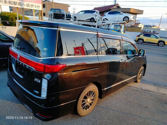 エルグランド ２５０ハイウェイスター　ナビ　フルセグＴＶ　アラウンドビューカメラ　新品タイヤ　後部モニター　ＤＶＤ　ＢＬＵＥＴＯＯＴＨ　両側パワスラ　インテリキー　プッシュスタート　コーナーセンサー　ＨＩＤヘッドライト（20枚目）