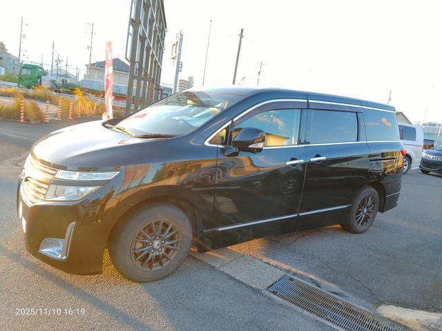 エルグランド ２５０ハイウェイスター　ナビ　フルセグＴＶ　アラウンドビューカメラ　新品タイヤ　後部モニター　ＤＶＤ　ＢＬＵＥＴＯＯＴＨ　両側パワスラ　インテリキー　プッシュスタート　コーナーセンサー　ＨＩＤヘッドライト（22枚目）