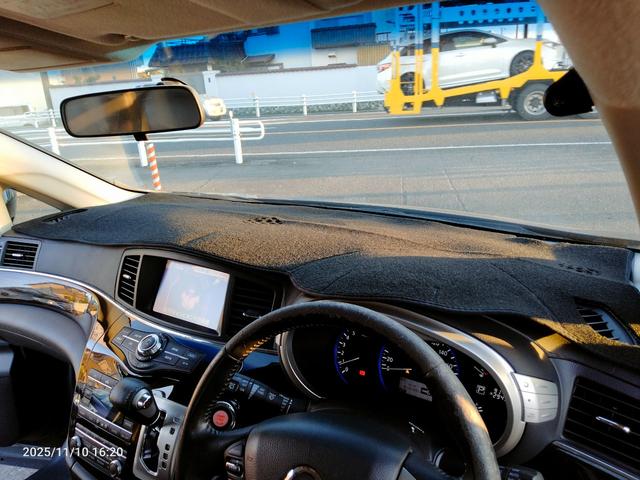 エルグランド ２５０ハイウェイスター　ナビ　フルセグＴＶ　アラウンドビューカメラ　新品タイヤ　後部モニター　ＤＶＤ　ＢＬＵＥＴＯＯＴＨ　両側パワスラ　インテリキー　プッシュスタート　コーナーセンサー　ＨＩＤヘッドライト（28枚目）