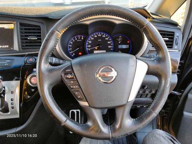 エルグランド ２５０ハイウェイスター　ナビ　フルセグＴＶ　アラウンドビューカメラ　新品タイヤ　後部モニター　ＤＶＤ　ＢＬＵＥＴＯＯＴＨ　両側パワスラ　インテリキー　プッシュスタート　コーナーセンサー　ＨＩＤヘッドライト（29枚目）