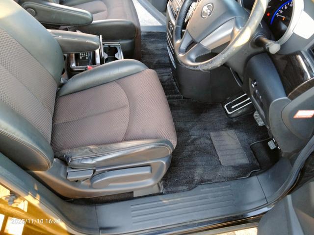 エルグランド ２５０ハイウェイスター　ナビ　フルセグＴＶ　アラウンドビューカメラ　新品タイヤ　後部モニター　ＤＶＤ　ＢＬＵＥＴＯＯＴＨ　両側パワスラ　インテリキー　プッシュスタート　コーナーセンサー　ＨＩＤヘッドライト（35枚目）