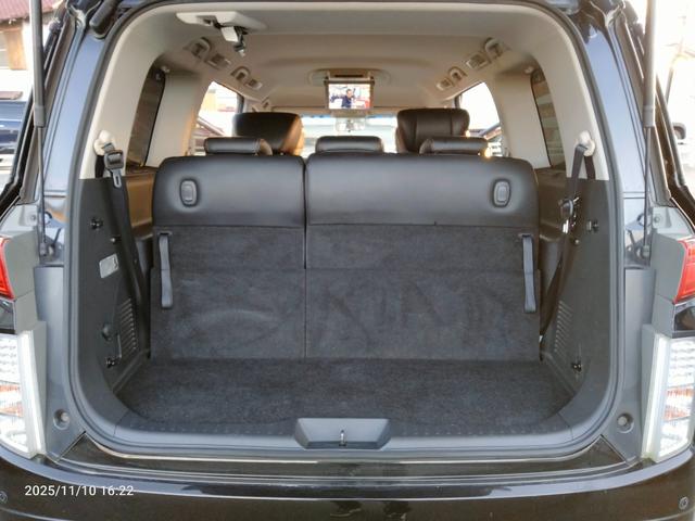 エルグランド ２５０ハイウェイスター　ナビ　フルセグＴＶ　アラウンドビューカメラ　新品タイヤ　後部モニター　ＤＶＤ　ＢＬＵＥＴＯＯＴＨ　両側パワスラ　インテリキー　プッシュスタート　コーナーセンサー　ＨＩＤヘッドライト（41枚目）