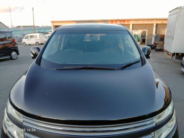 エルグランド ２５０ハイウェイスター　ナビ　フルセグＴＶ　アラウンドビューカメラ　新品タイヤ　後部モニター　ＤＶＤ　ＢＬＵＥＴＯＯＴＨ　両側パワスラ　インテリキー　プッシュスタート　コーナーセンサー　ＨＩＤヘッドライト（56枚目）