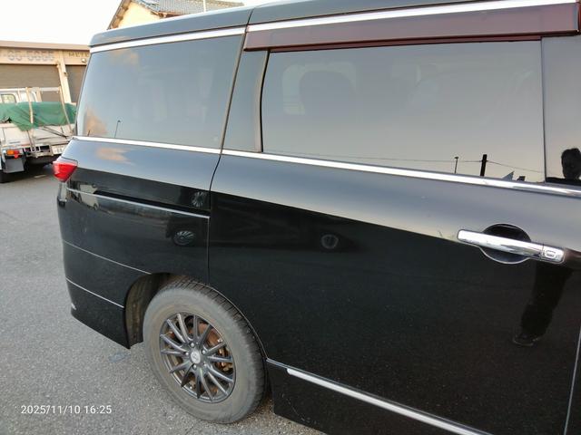 エルグランド ２５０ハイウェイスター　ナビ　フルセグＴＶ　アラウンドビューカメラ　新品タイヤ　後部モニター　ＤＶＤ　ＢＬＵＥＴＯＯＴＨ　両側パワスラ　インテリキー　プッシュスタート　コーナーセンサー　ＨＩＤヘッドライト（58枚目）