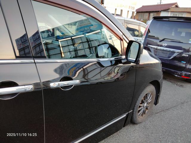 エルグランド ２５０ハイウェイスター　ナビ　フルセグＴＶ　アラウンドビューカメラ　新品タイヤ　後部モニター　ＤＶＤ　ＢＬＵＥＴＯＯＴＨ　両側パワスラ　インテリキー　プッシュスタート　コーナーセンサー　ＨＩＤヘッドライト（59枚目）