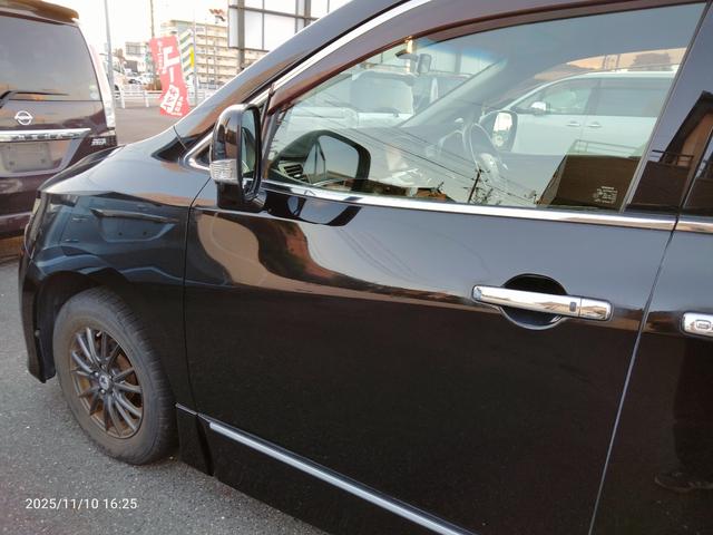 エルグランド ２５０ハイウェイスター　ナビ　フルセグＴＶ　アラウンドビューカメラ　新品タイヤ　後部モニター　ＤＶＤ　ＢＬＵＥＴＯＯＴＨ　両側パワスラ　インテリキー　プッシュスタート　コーナーセンサー　ＨＩＤヘッドライト（60枚目）