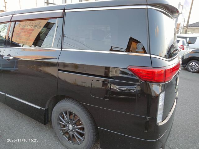 エルグランド ２５０ハイウェイスター　ナビ　フルセグＴＶ　アラウンドビューカメラ　新品タイヤ　後部モニター　ＤＶＤ　ＢＬＵＥＴＯＯＴＨ　両側パワスラ　インテリキー　プッシュスタート　コーナーセンサー　ＨＩＤヘッドライト（61枚目）