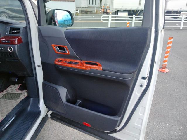 ヴェルファイア ２．４Ｚ　ナビ　フルセグＴＶ　後部モニター　ＤＶＤ　バックカメラ　前後ドラレコ　タバコ臭無し　サンルーフ　両側パワスラ　スマートキー２個　プッシュスタート　ＥＴＣ　ＨＩＤヘッドライト　盗難防止システム（41枚目）