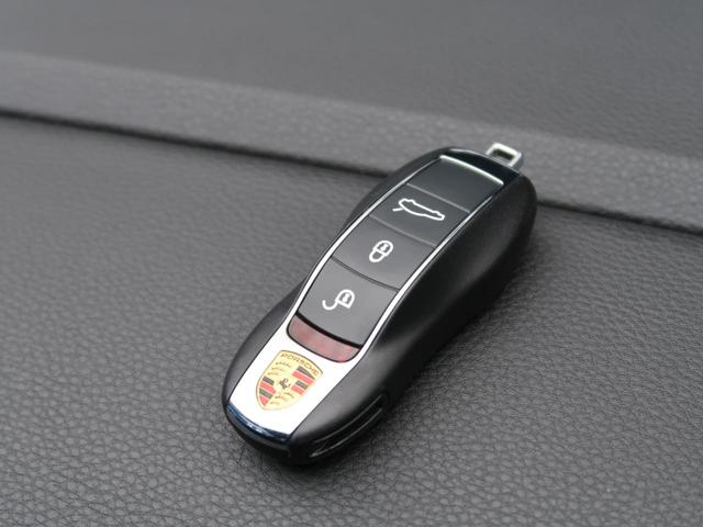 S E-ハイブリッド サンルーフ 純正OP20インチAW 黒革シート 全席シートヒーター クルーズコントロール エアサス 電動リアゲート パワーシート 純正SDナビ フルセグ ETC バックカメラ 禁煙(61枚目)