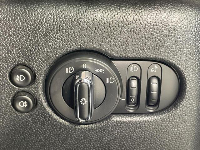 ＭＩＮＩ クーパーＳ　５ドア　エナジェティックスタイル　ユニオンジャックテールランプ　レーダークルコン　ペッパーパッケージ　純正ナビ　バックカメラ　Ｂｌｕｅｔｏｏｔｈ　ＬＥＤヘッドランプ　コンフォートアクセス　ＥＴＣ　禁煙（52枚目）