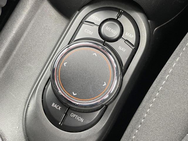 ＭＩＮＩ クーパーＳ　５ドア　エナジェティックスタイル　ユニオンジャックテールランプ　レーダークルコン　ペッパーパッケージ　純正ナビ　バックカメラ　Ｂｌｕｅｔｏｏｔｈ　ＬＥＤヘッドランプ　コンフォートアクセス　ＥＴＣ　禁煙（53枚目）