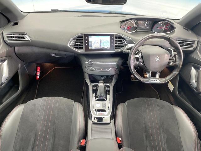 ３０８ ＧＴ　ブルーＨＤｉ　レーダークルコン　ＡｐｐｌｅＣａｒＰｌａｙ　ディーゼル車　バックカメラ　純正ナビ　オートデュアルエアコン　スマートキー　ＥＴＣ車載器　禁煙車　オートハイビーム　フルセグＴＶ　Ｂｌｕｅｔｏｏｔｈ（2枚目）