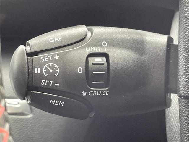 ３０８ ＧＴ　ブルーＨＤｉ　レーダークルコン　ＡｐｐｌｅＣａｒＰｌａｙ　ディーゼル車　バックカメラ　純正ナビ　オートデュアルエアコン　スマートキー　ＥＴＣ車載器　禁煙車　オートハイビーム　フルセグＴＶ　Ｂｌｕｅｔｏｏｔｈ（7枚目）