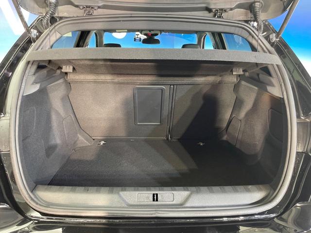 ３０８ ＧＴ　ブルーＨＤｉ　レーダークルコン　ＡｐｐｌｅＣａｒＰｌａｙ　ディーゼル車　バックカメラ　純正ナビ　オートデュアルエアコン　スマートキー　ＥＴＣ車載器　禁煙車　オートハイビーム　フルセグＴＶ　Ｂｌｕｅｔｏｏｔｈ（11枚目）