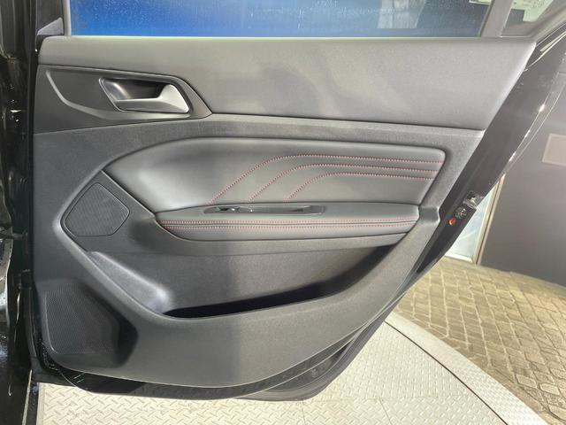 ３０８ ＧＴ　ブルーＨＤｉ　レーダークルコン　ＡｐｐｌｅＣａｒＰｌａｙ　ディーゼル車　バックカメラ　純正ナビ　オートデュアルエアコン　スマートキー　ＥＴＣ車載器　禁煙車　オートハイビーム　フルセグＴＶ　Ｂｌｕｅｔｏｏｔｈ（37枚目）