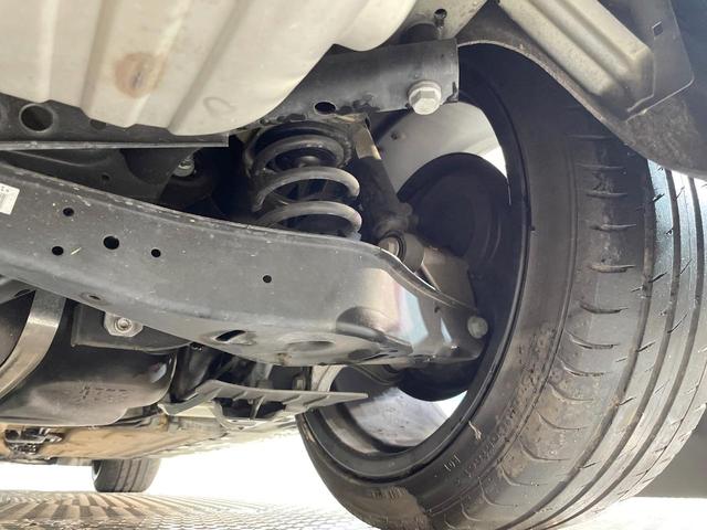 TTクーペ 1.8TFSI Sラインコンペティション 後期型 固定式リアスポイラー 専用19インチアルミホイール 赤キャリパー 革/アルカンターラコンビシート 純正ナビ HIDヘッドライト Bluetooth フルセグTV キーレス ETC車載器 禁煙車(19枚目)