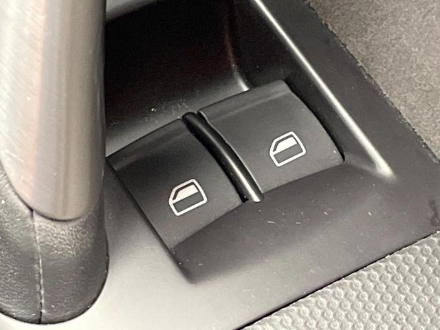 TTクーペ 1.8TFSI Sラインコンペティション 後期型 固定式リアスポイラー 専用19インチアルミホイール 赤キャリパー 革/アルカンターラコンビシート 純正ナビ HIDヘッドライト Bluetooth フルセグTV キーレス ETC車載器 禁煙車(43枚目)