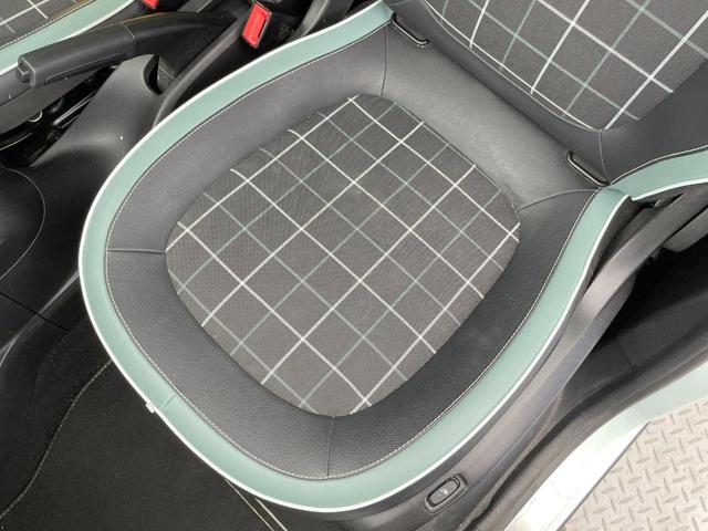 トゥインゴ ラ・パリジェンヌ　キャンバストップ　１３０台限定特別仕様車　禁煙車　バックカメラ　リアコーナーセンサー　前席シートヒーター　ＥＴＣ車載器　クルーズコントロール　ｂｌｕｅｔｏｏｔｈ接続　オートライト　オートエアコン　チェック柄コンビシート（34枚目）