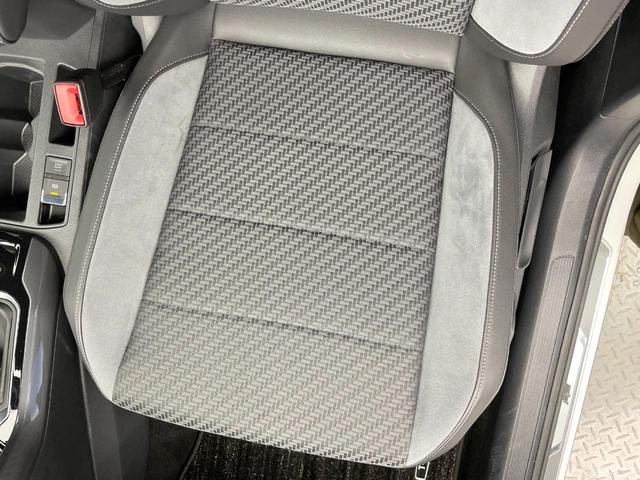 Ｔ－ロック ＴＤＩ　Ｒライン　レーダークルーズコントロール　バックカメラ　ブラインドスポットアシスト　アップルカープレイ　デジタルコックピッドプロ　ＬＥＤヘッドライト　オートハイビーム　パワーバックドア　スマートキー　純正ナビ（35枚目）