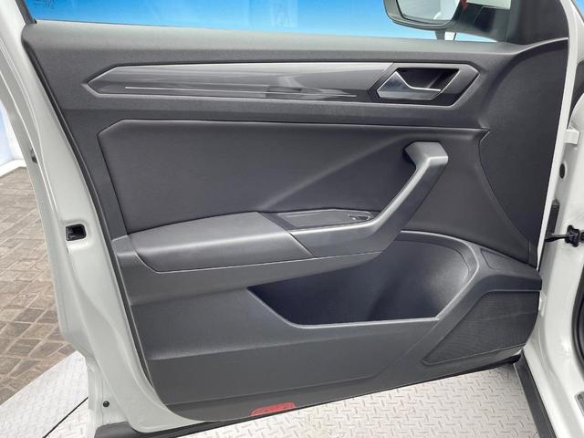 Ｔ－ロック ＴＤＩ　Ｒライン　レーダークルーズコントロール　バックカメラ　ブラインドスポットアシスト　アップルカープレイ　デジタルコックピッドプロ　ＬＥＤヘッドライト　オートハイビーム　パワーバックドア　スマートキー　純正ナビ（40枚目）
