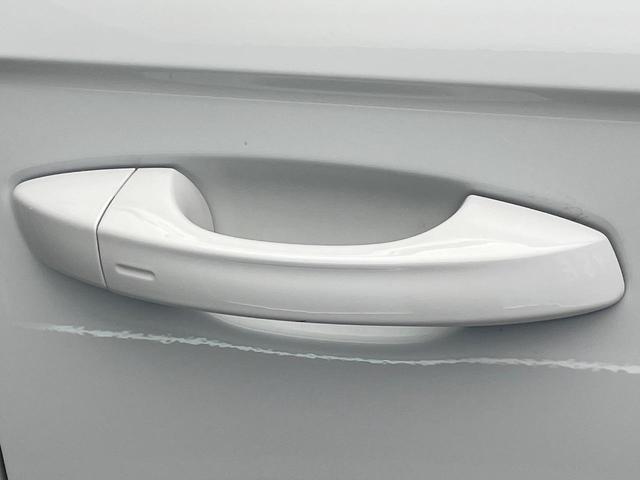 Ｔ－ロック ＴＤＩ　Ｒライン　レーダークルーズコントロール　バックカメラ　ブラインドスポットアシスト　アップルカープレイ　デジタルコックピッドプロ　ＬＥＤヘッドライト　オートハイビーム　パワーバックドア　スマートキー　純正ナビ（42枚目）