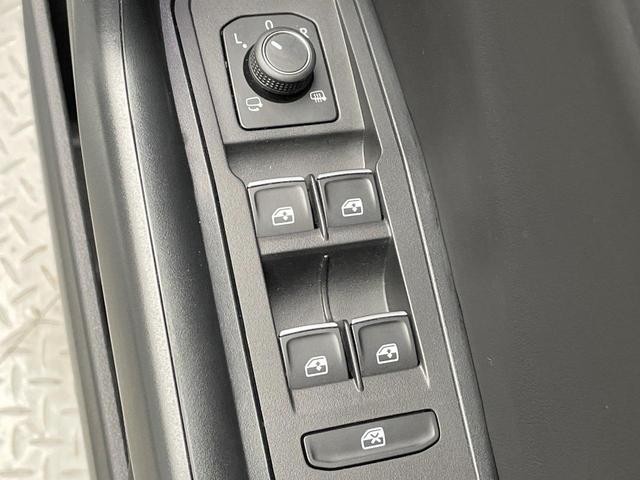 Ｔ－ロック ＴＤＩ　Ｒライン　レーダークルーズコントロール　バックカメラ　ブラインドスポットアシスト　アップルカープレイ　デジタルコックピッドプロ　ＬＥＤヘッドライト　オートハイビーム　パワーバックドア　スマートキー　純正ナビ（44枚目）