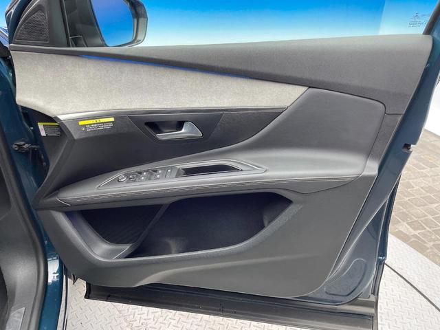 ３００８ ＧＴ　ブルーＨＤｉ　パノラミックサンルーフ　レーダークルーズコントロール　バックカメラ　ブラインドスポットアシスト　前席シートヒーター　運転席メモリー付パワーシート　パワーバックドア　ＬＥＤヘッドライト　禁煙車　ＥＴＣ（35枚目）