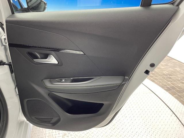 ２０８ ＧＴ　レーダークルコン　アクティブセーフティブレーキ　ＡｐｐｌｅＣａｒＰｌａｙ　バックカメラ　クリアランスソナー　シートヒーター　ＬＥＤヘッドランプ　純正１７インチＡＷ　ドライブモード　ＥＴＣ　禁煙車（39枚目）