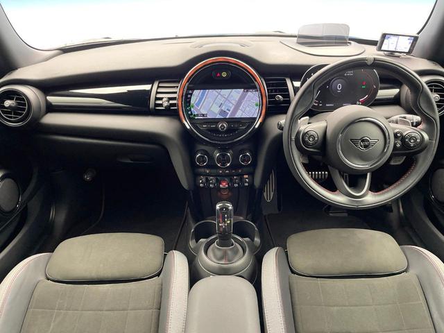 ＭＩＮＩ ジョンクーパーワークスＧＰインスパイアードエデション　特別仕様車　３ドア　専用ボディ色レーシンググレー　デジタルメーター　ヘッドアップディスプレイ　純正１８インチＡＷ　カメラ・パーキングアシストパッケージ　クルコン　ＬＥＤヘッドランプ　ＥＴＣ　禁煙車（2枚目）