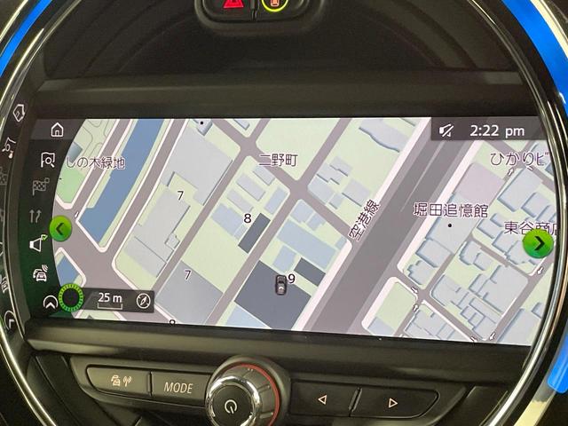 ＭＩＮＩ ジョンクーパーワークスＧＰインスパイアードエデション　特別仕様車　３ドア　専用ボディ色レーシンググレー　デジタルメーター　ヘッドアップディスプレイ　純正１８インチＡＷ　カメラ・パーキングアシストパッケージ　クルコン　ＬＥＤヘッドランプ　ＥＴＣ　禁煙車（6枚目）