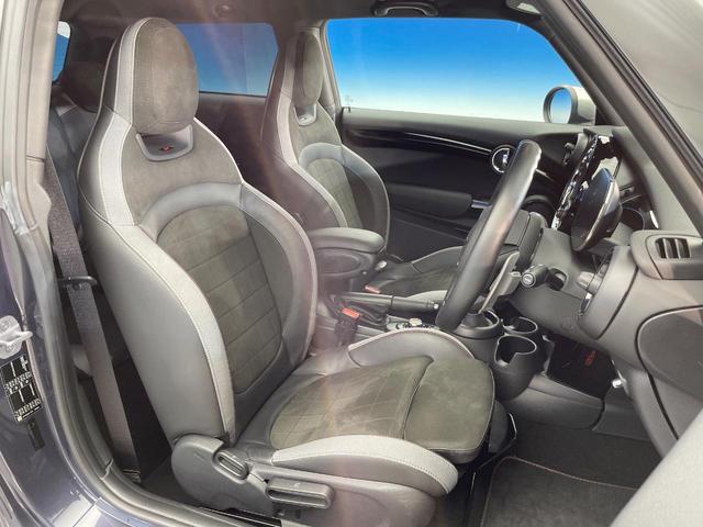 ＭＩＮＩ ジョンクーパーワークスＧＰインスパイアードエデション　特別仕様車　３ドア　専用ボディ色レーシンググレー　デジタルメーター　ヘッドアップディスプレイ　純正１８インチＡＷ　カメラ・パーキングアシストパッケージ　クルコン　ＬＥＤヘッドランプ　ＥＴＣ　禁煙車（9枚目）