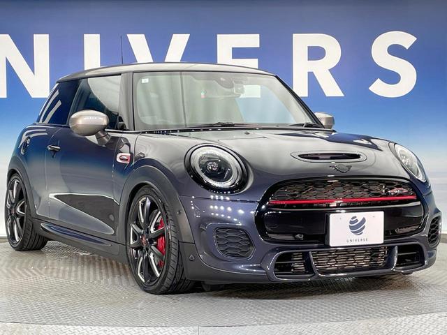 ＭＩＮＩ ジョンクーパーワークスＧＰインスパイアードエデション　特別仕様車　３ドア　専用ボディ色レーシンググレー　デジタルメーター　ヘッドアップディスプレイ　純正１８インチＡＷ　カメラ・パーキングアシストパッケージ　クルコン　ＬＥＤヘッドランプ　ＥＴＣ　禁煙車（17枚目）