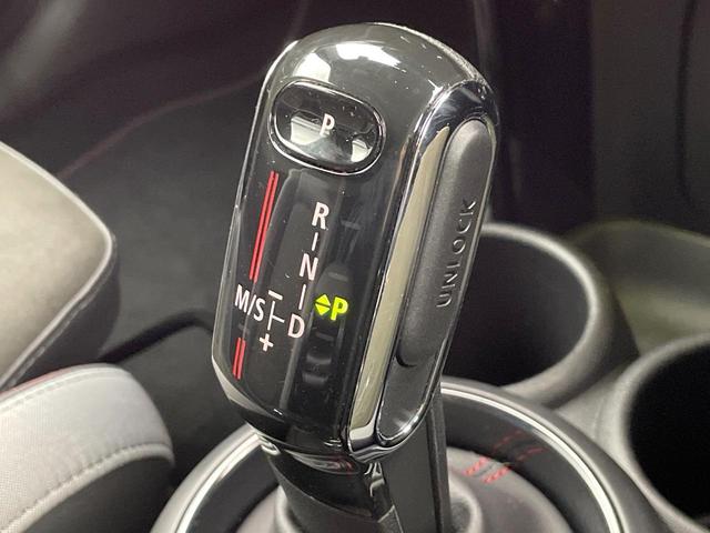 ＭＩＮＩ ジョンクーパーワークスＧＰインスパイアードエデション　特別仕様車　３ドア　専用ボディ色レーシンググレー　デジタルメーター　ヘッドアップディスプレイ　純正１８インチＡＷ　カメラ・パーキングアシストパッケージ　クルコン　ＬＥＤヘッドランプ　ＥＴＣ　禁煙車（44枚目）