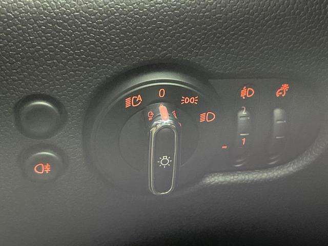 ＭＩＮＩ ジョンクーパーワークスＧＰインスパイアードエデション　特別仕様車　３ドア　専用ボディ色レーシンググレー　デジタルメーター　ヘッドアップディスプレイ　純正１８インチＡＷ　カメラ・パーキングアシストパッケージ　クルコン　ＬＥＤヘッドランプ　ＥＴＣ　禁煙車（59枚目）