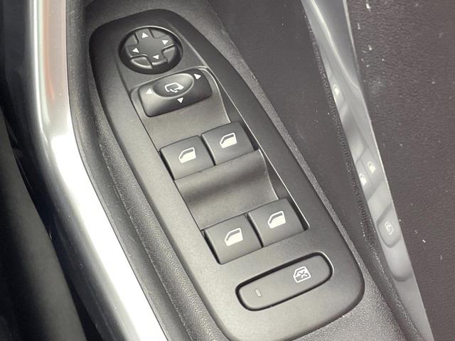 ２００８ クロスシティ　後期型　パノラミックガラスルーフ　ＡｐｐｌｅＣａｒＰｌａｙ　アクティブセーフティブレーキ　シートヒーター　クルコン　バックカメラ　クリアランスソナー　ハーフレザー　Ｂｌｕｅｔｏｏｔｈ　ＥＴＣ　禁煙車（48枚目）