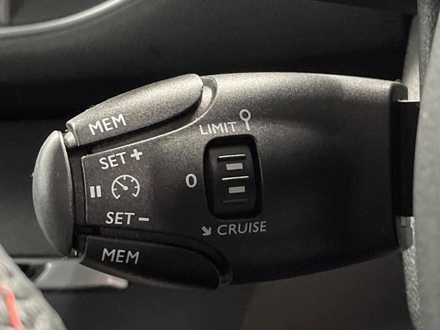 ３０８ ＧＴ　ブルーＨＤｉ　ディーゼル車　レーダークルーズ　ディスプレイオーディオ　ＡｐｐｌｅＣａｒＰｌａｙ　バックカメラ　クリアランスソナー　ＬＥＤヘッドランプ　ブラインドスポット　純正１７インチＡＷ　ＥＴＣ車載器　禁煙車（4枚目）