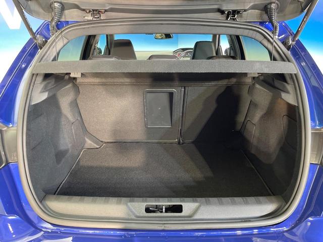 ３０８ ＧＴ　ブルーＨＤｉ　ディーゼル車　レーダークルーズ　ディスプレイオーディオ　ＡｐｐｌｅＣａｒＰｌａｙ　バックカメラ　クリアランスソナー　ＬＥＤヘッドランプ　ブラインドスポット　純正１７インチＡＷ　ＥＴＣ車載器　禁煙車（11枚目）