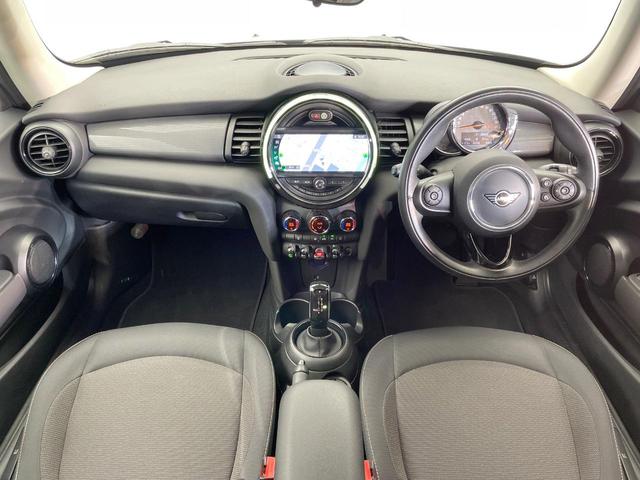 ＭＩＮＩ クーパー　３ドア　カメラ／パーキングアシストパッケージ　ペッパーパッケージ　禁煙車　純正ナビ　バックカメラ　ＬＥＤヘッド　ドライビングアシスト　ユニオンジャックリアランプ　オートエアコン　ＥＴＣ　１オーナー（2枚目）