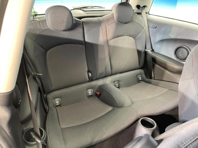 ＭＩＮＩ クーパー　３ドア　カメラ／パーキングアシストパッケージ　ペッパーパッケージ　禁煙車　純正ナビ　バックカメラ　ＬＥＤヘッド　ドライビングアシスト　ユニオンジャックリアランプ　オートエアコン　ＥＴＣ　１オーナー（10枚目）