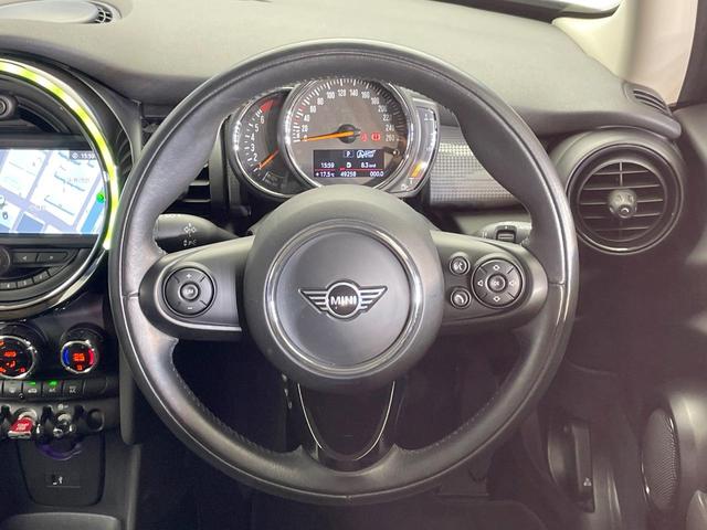 ＭＩＮＩ クーパー　３ドア　カメラ／パーキングアシストパッケージ　ペッパーパッケージ　禁煙車　純正ナビ　バックカメラ　ＬＥＤヘッド　ドライビングアシスト　ユニオンジャックリアランプ　オートエアコン　ＥＴＣ　１オーナー（11枚目）